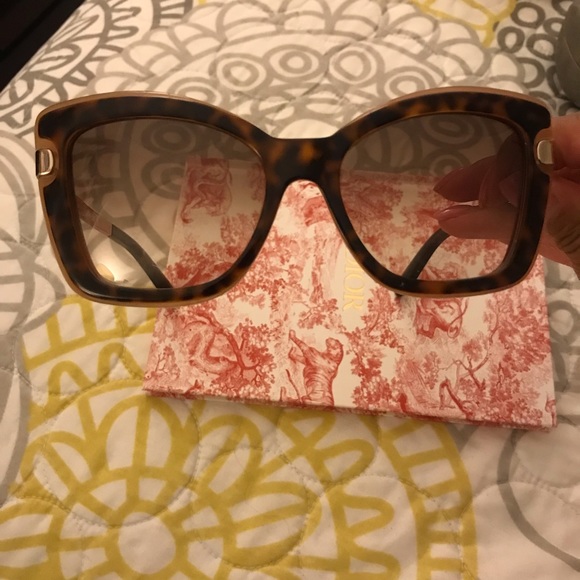 Ferragamo Shades main image 8